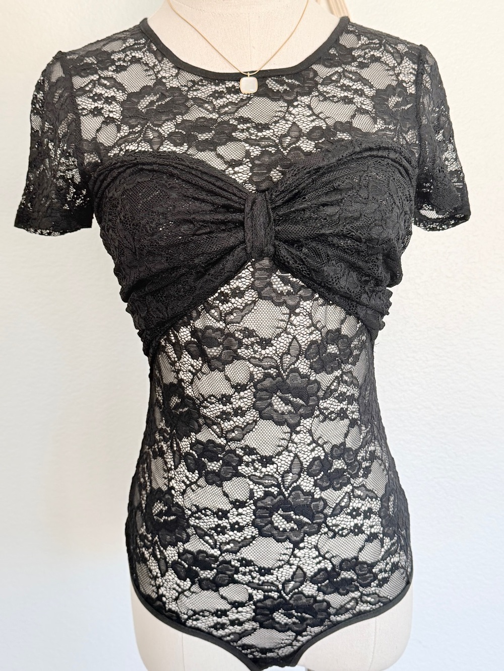 🖤 Bebe Black Floral Lace Cinched Short Sleeves Bandeau Bodysuit